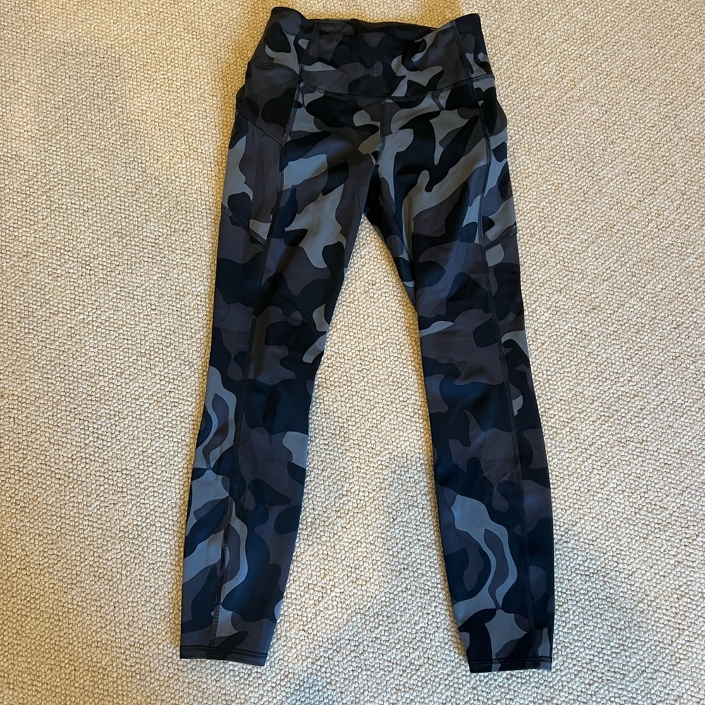 Athleta Contender grey camo tights leggings EUC size XS